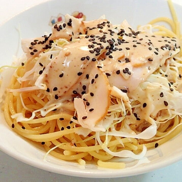 キャベツとスモークサラダチキンの和風サラダパスタ